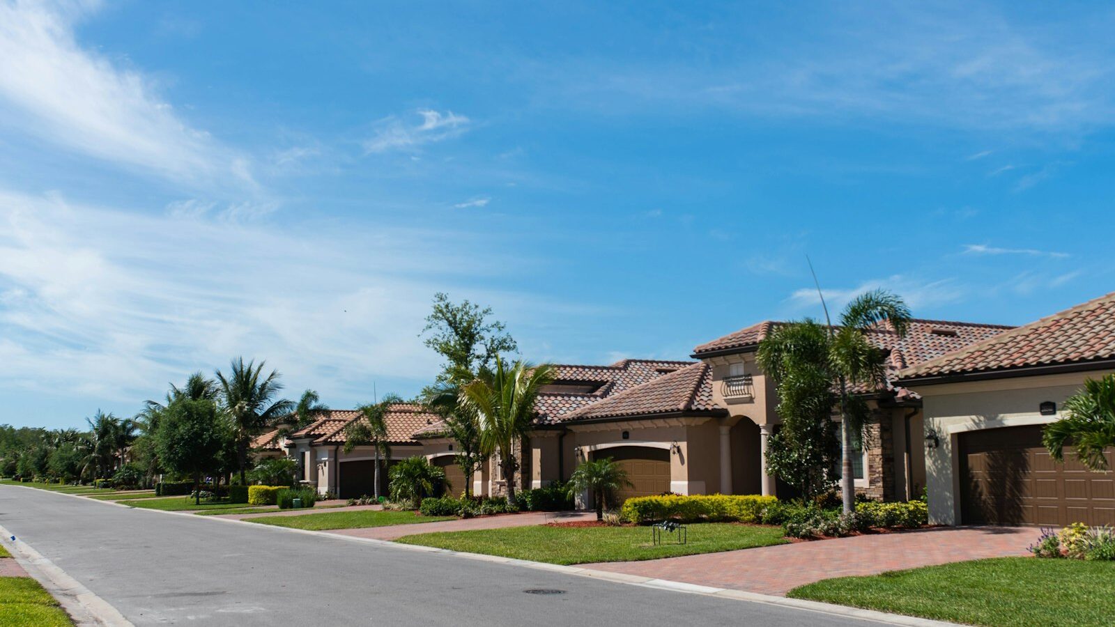 Sarasota County vs. Manatee County: What Newcomers Should Know