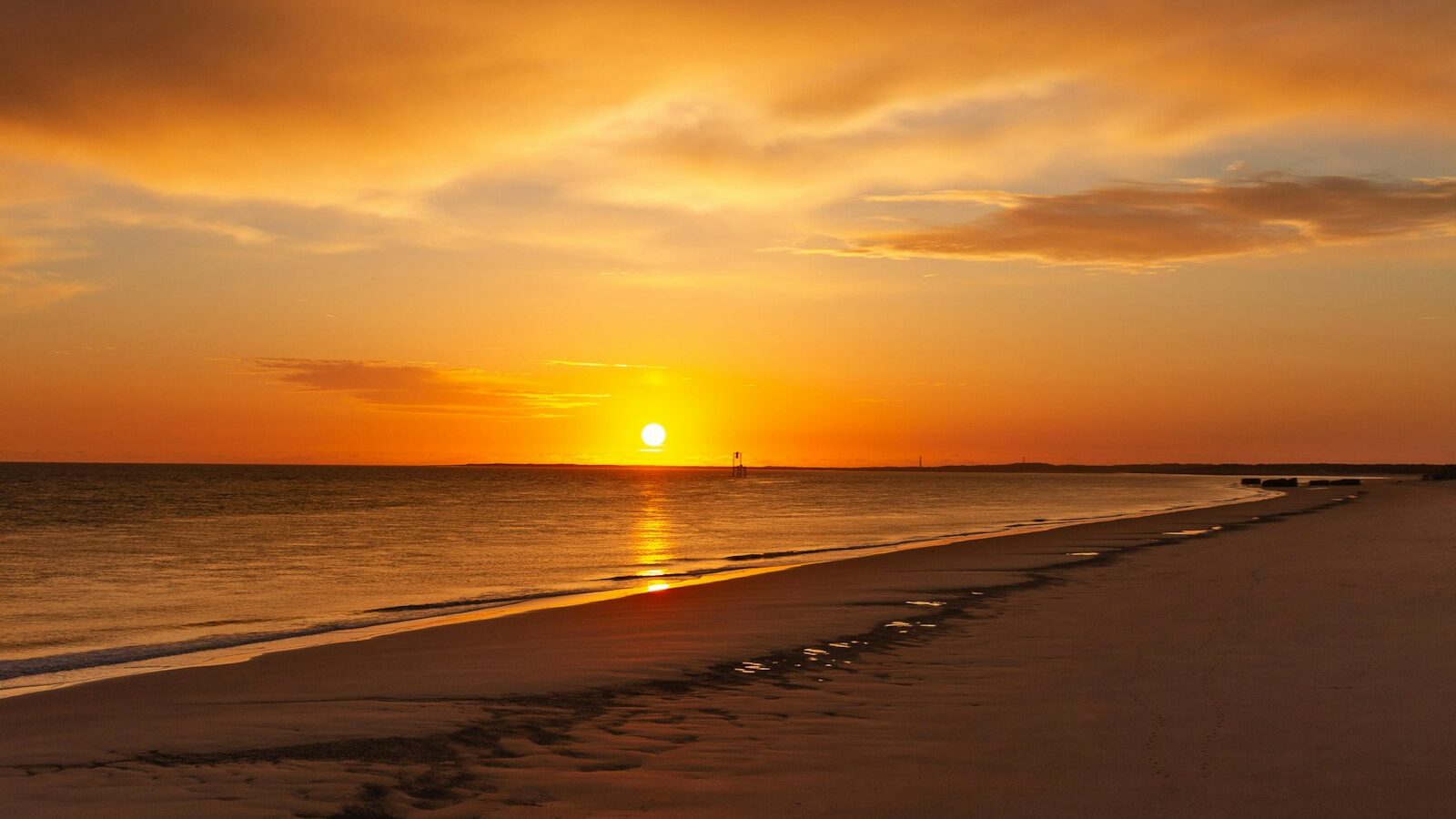 A warm Gulf Coast sunset over a Sarasota-area beach