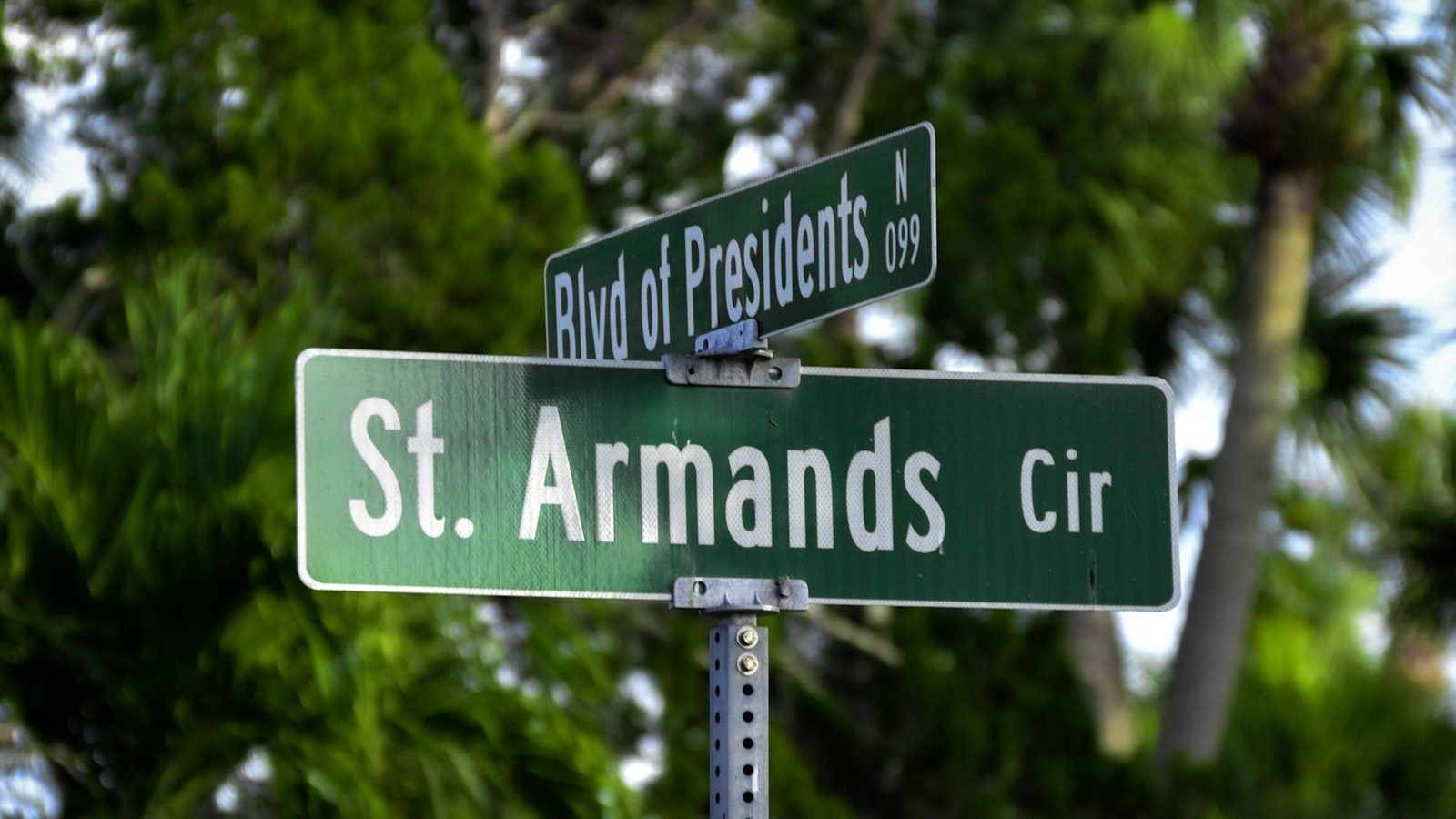 St. Armands Circle: A Local Guide to Sarasota Island Shopping and Dining
