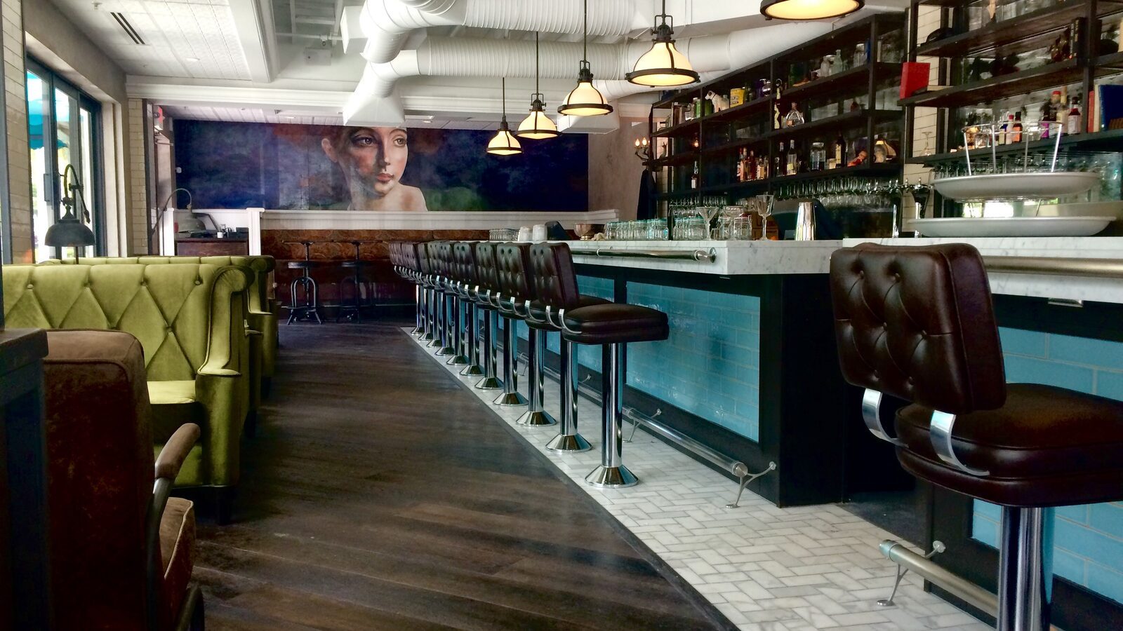 Inside Veronica Fish & Oyster, an upscale Sarasota seafood restaurant